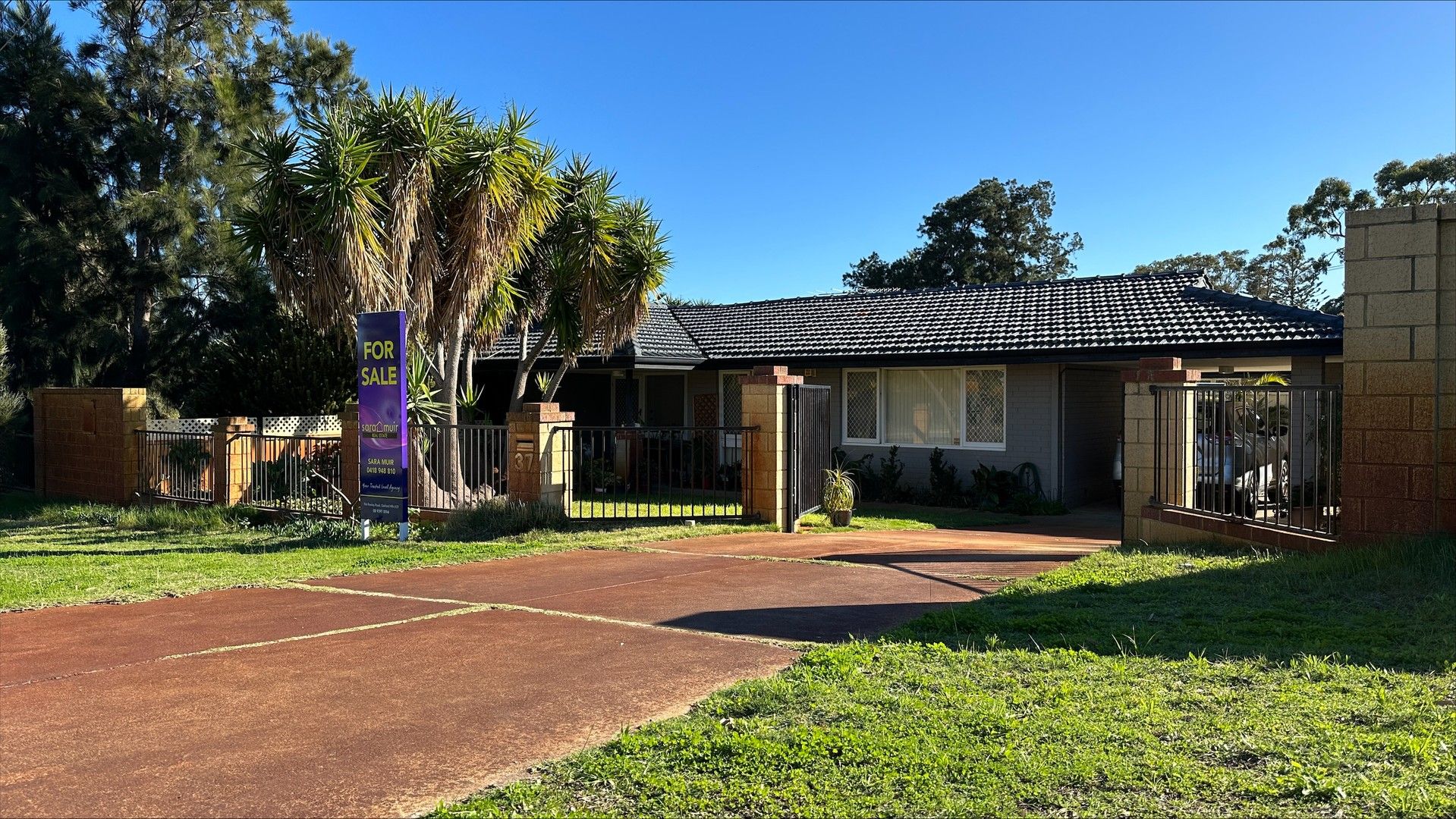 3 bedrooms House in 37 Rambures Way HAMILTON HILL WA, 6163