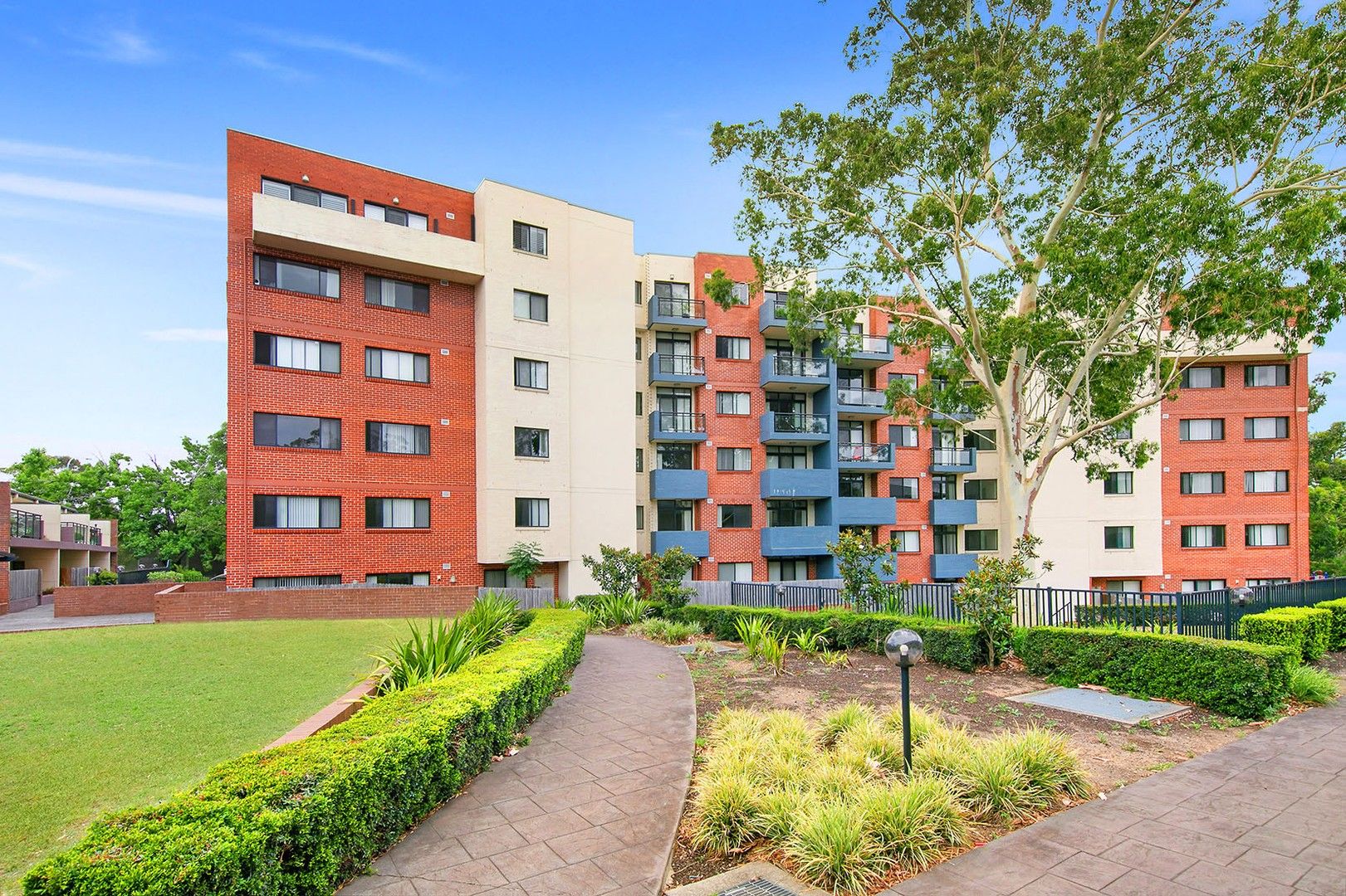3 bedrooms Apartment / Unit / Flat in 37/1 Russell Street BAULKHAM HILLS NSW, 2153
