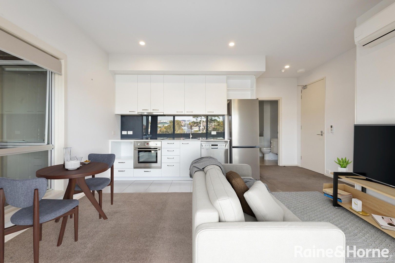 2 bedrooms Apartment / Unit / Flat in 10/3 Clarence Street BELLERIVE TAS, 7018