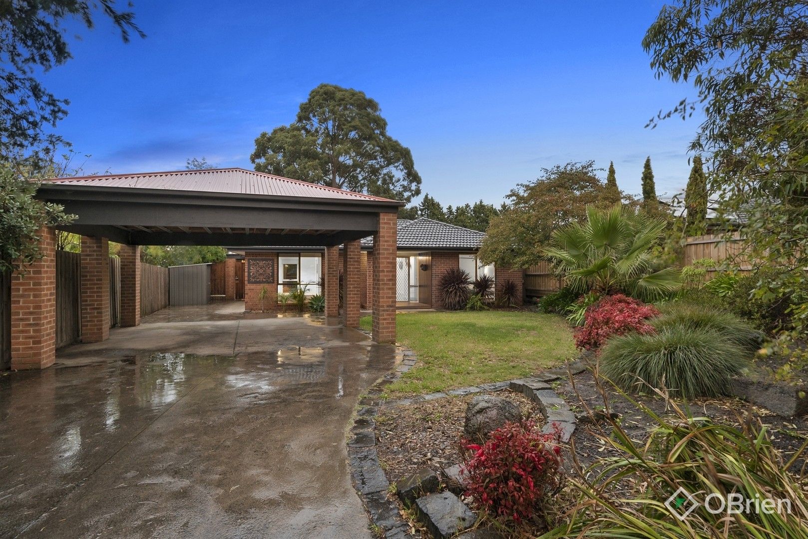 4 bedrooms House in 40 Thomas Mitchell Drive ENDEAVOUR HILLS VIC, 3802