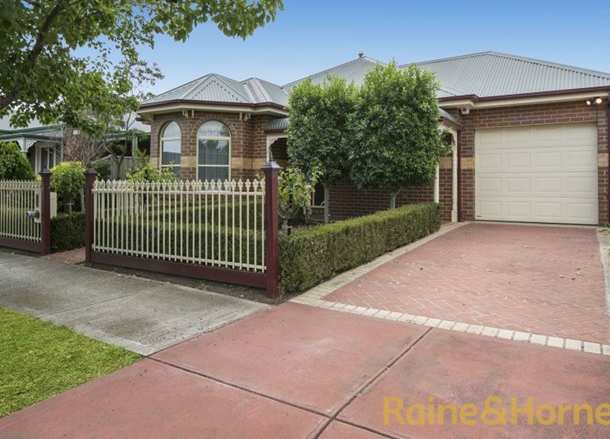 4 Franklin Place, Caroline Springs VIC 3023