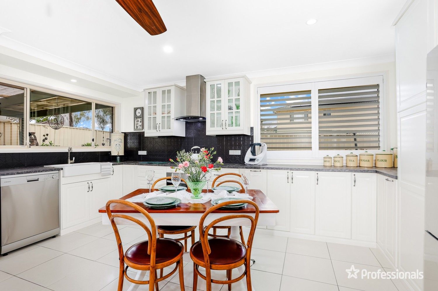 2/11 Chausson Place, Cranebrook NSW 2749, Image 0