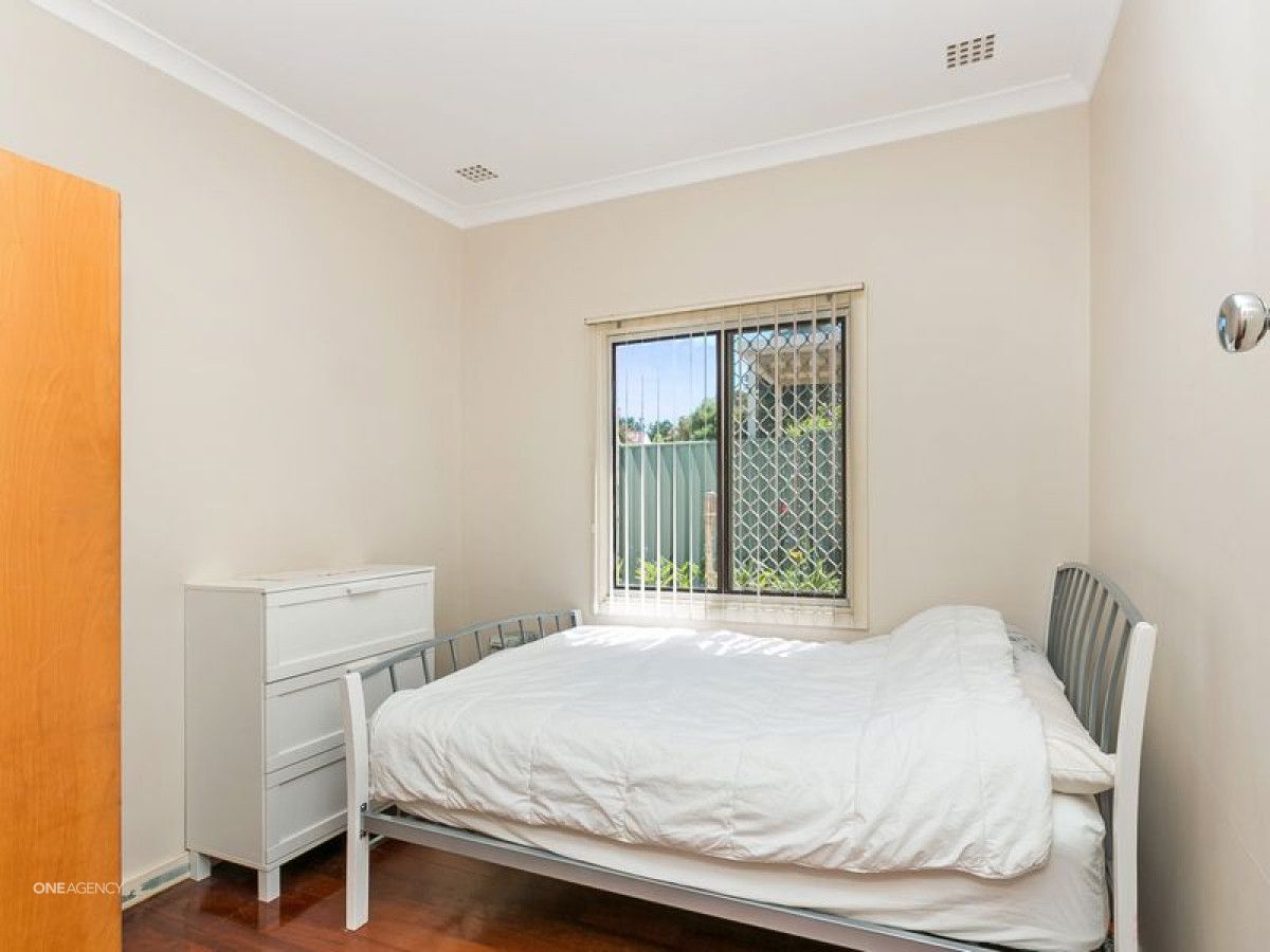 9 Oswald Street, Coolbellup WA 6163, Image 2