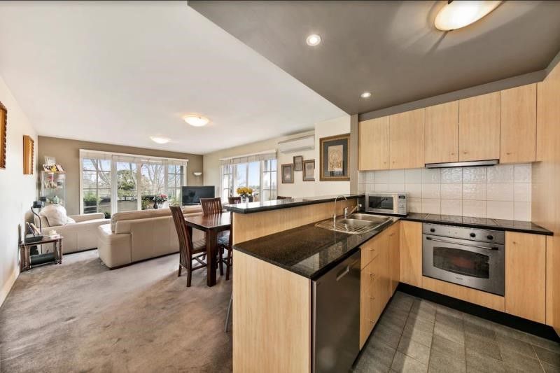 2 bedrooms Apartment / Unit / Flat in 9/261 Dandenong Rd PRAHRAN VIC, 3181