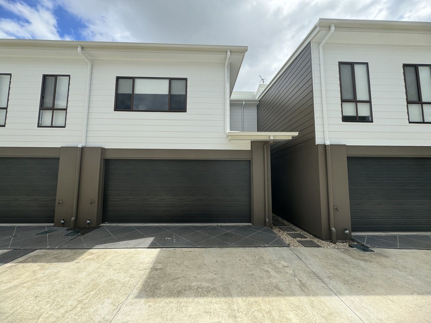 2 bedrooms Townhouse in 4/2 Carnarvon Court OXENFORD QLD, 4210