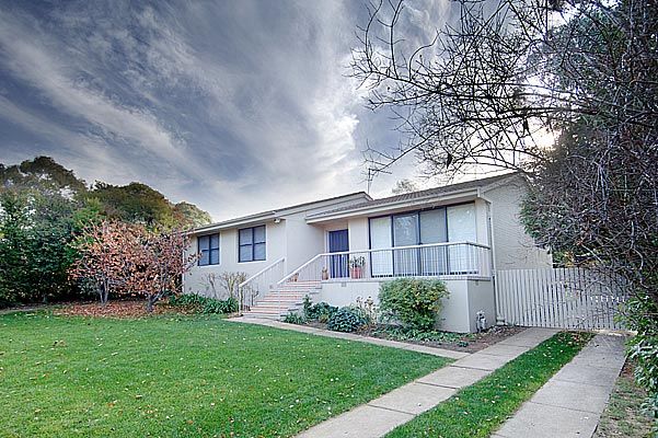6 Scoble Place, Mawson ACT 2607