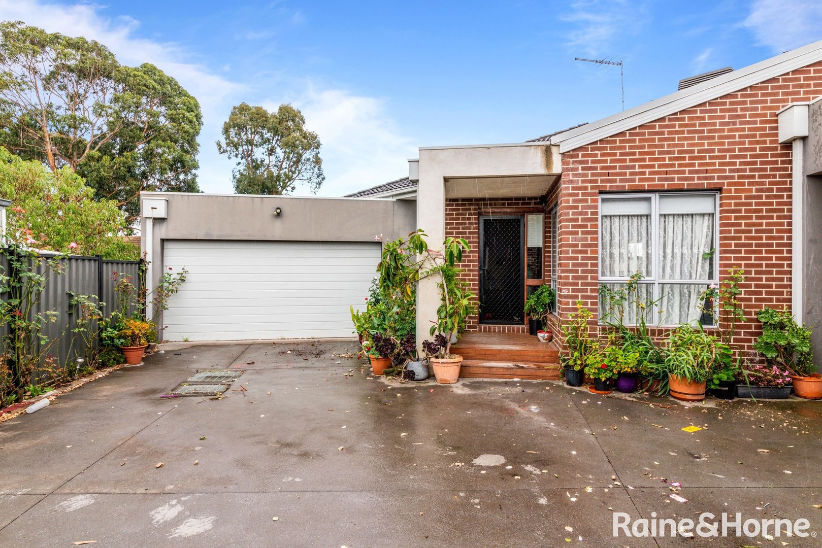 2/9 Fumina Court, Meadow Heights Property History & Address Research