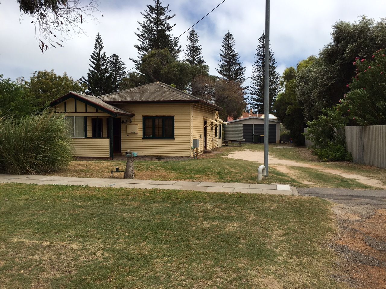 3 bedrooms House in 186 Shenton Street BEACHLANDS WA, 6530