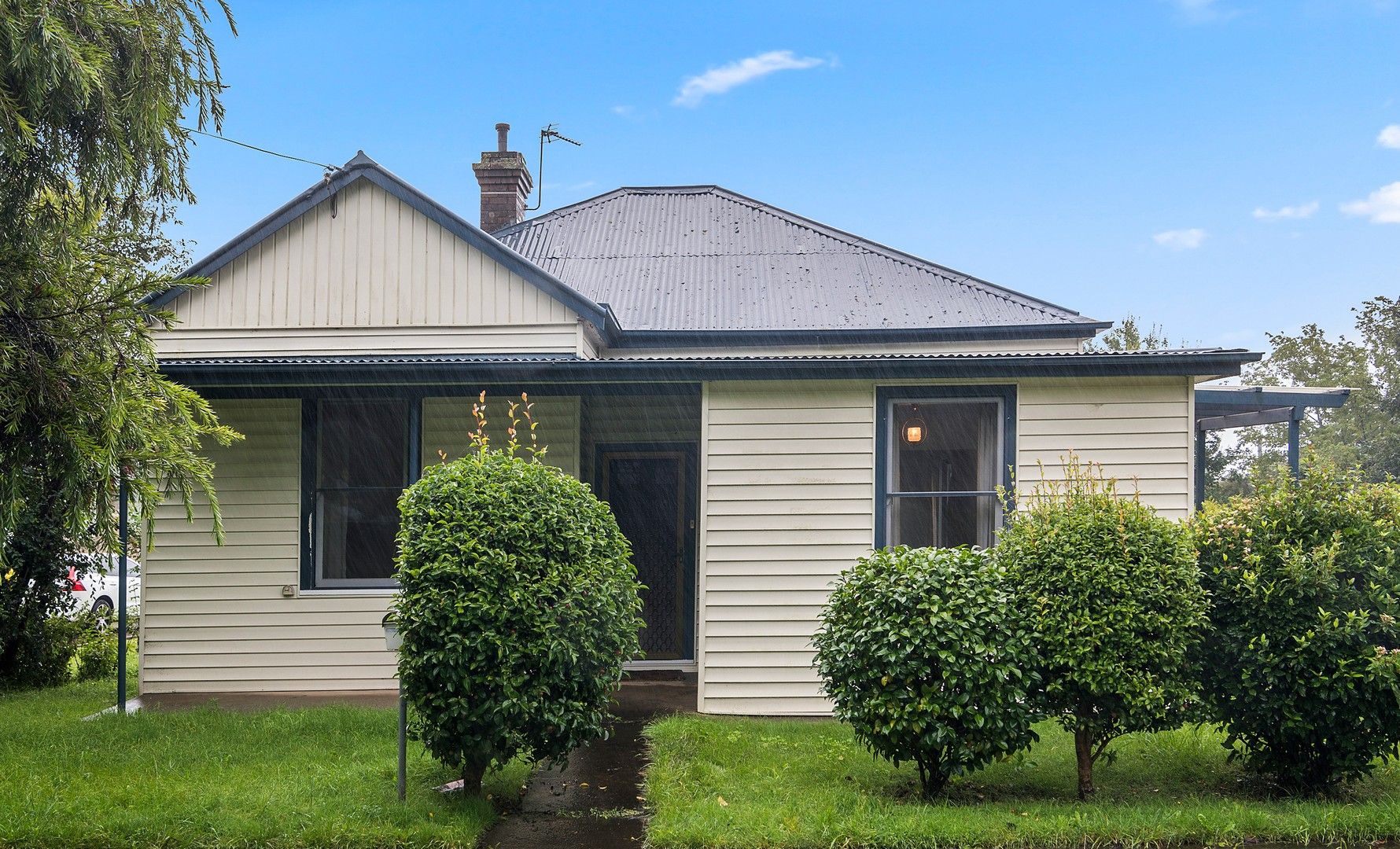 5 bedrooms House in 7 Elizabeth Street MOSS VALE NSW, 2577