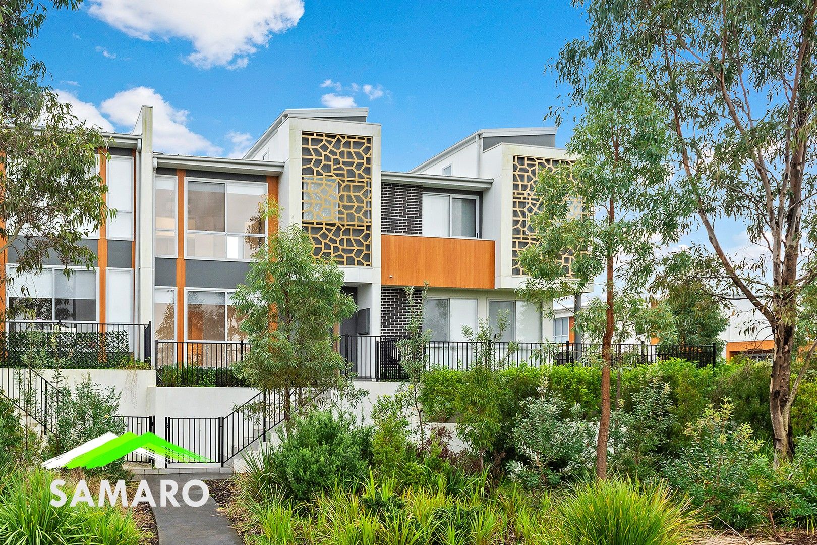 3 bedrooms Townhouse in 52 Curlewis Street GLEDSWOOD HILLS NSW, 2557