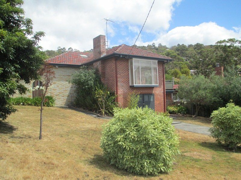 5 bedrooms House in 202 Churchill Avenue SANDY BAY TAS, 7005