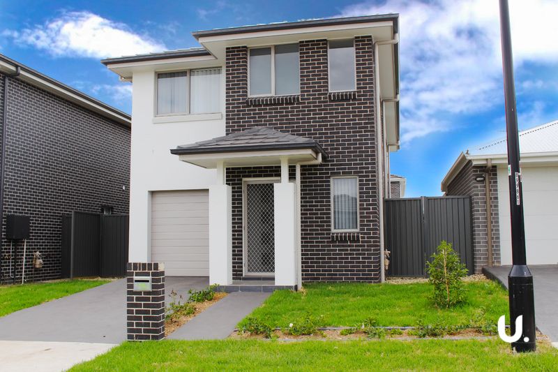 4 bedrooms House in 35 Stellaria Street MARSDEN PARK NSW, 2765