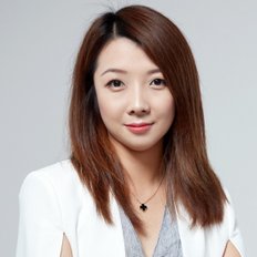 Tracy Yi Hong, Sales representative