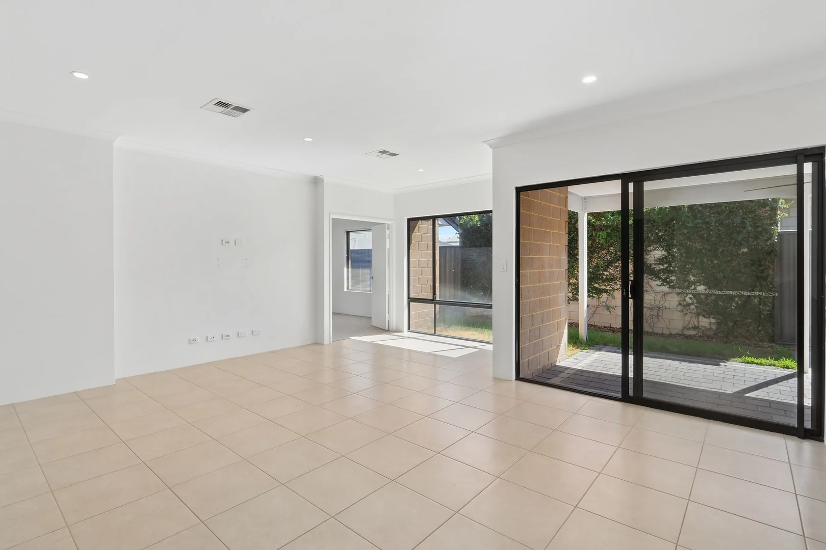 Additional image 7 of 406 Woollcott Avenue, Brabham WA 6055