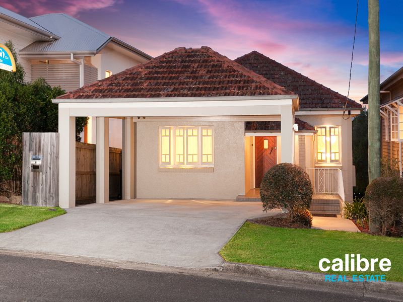 4 bedrooms House in 91 Lewin Street BARDON QLD, 4065