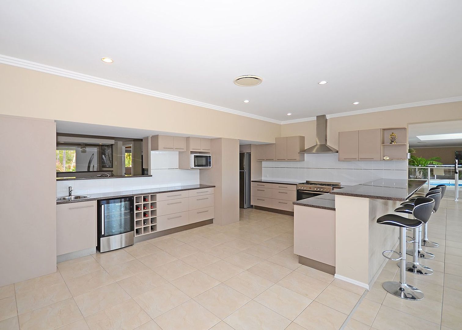 19 Island Close, Pacific Haven QLD 4659, Image 2