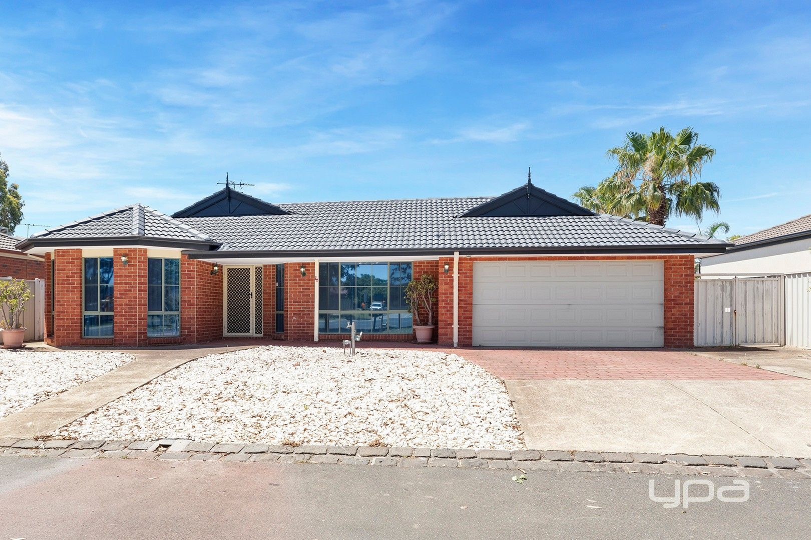 4 bedrooms House in 4 Ryan Lane CAROLINE SPRINGS VIC, 3023