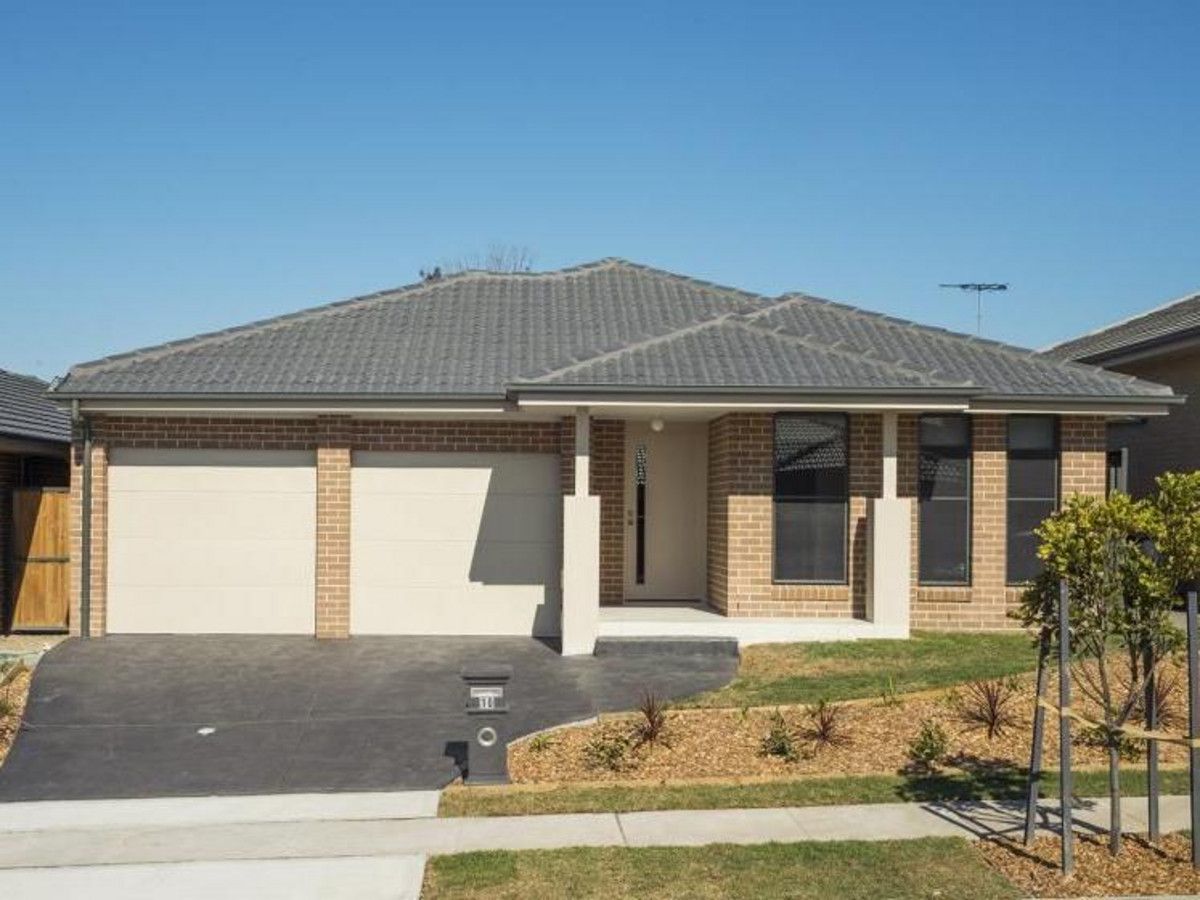 4 bedrooms House in 10 Ewan James Drive GLENMORE PARK NSW, 2745