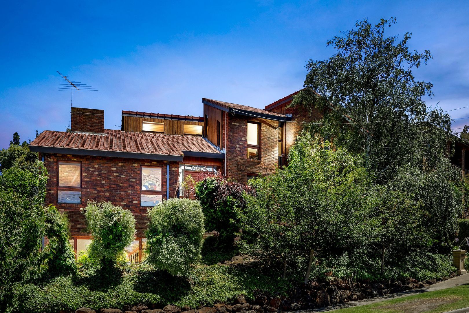 114 Riviera Road, Avondale Heights Property History & Address