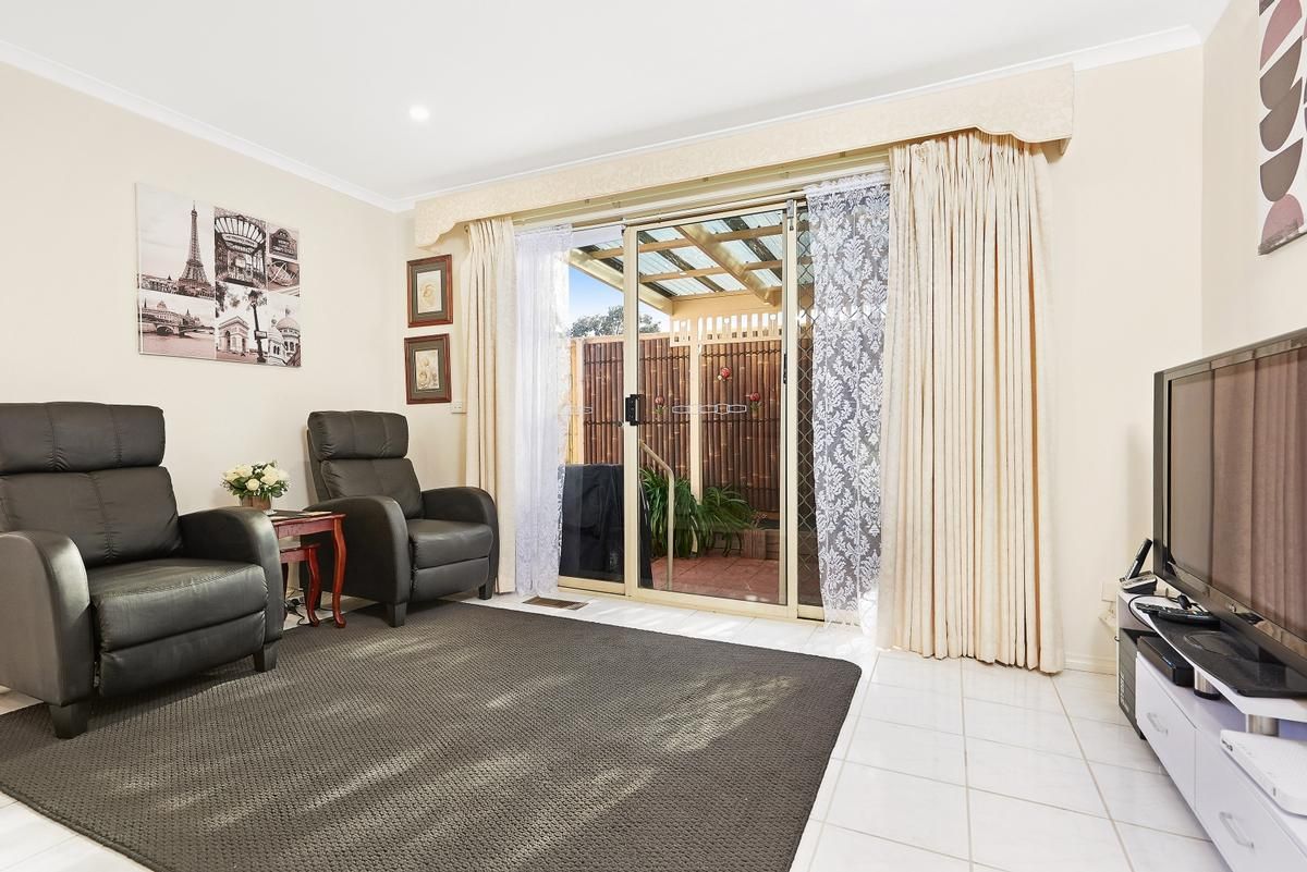 1/1 St Lawrance Way, Rowville VIC 3178, Image 2