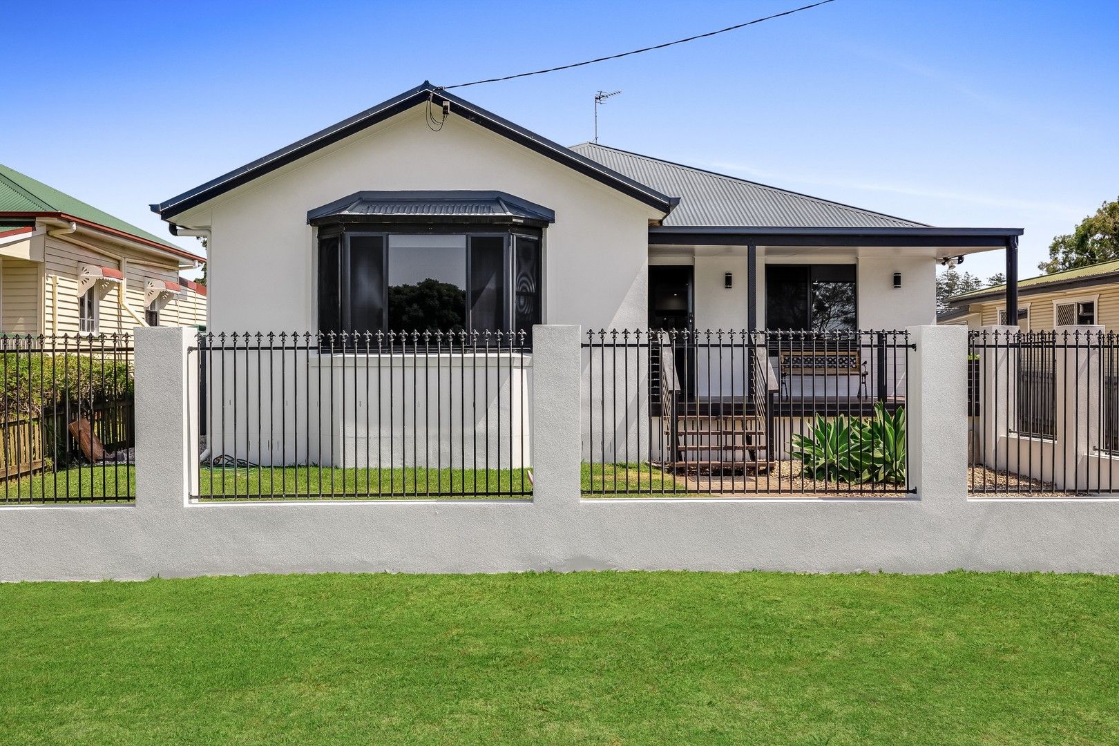 4 bedrooms House in 15 McDowall Street NEWTOWN QLD, 4350