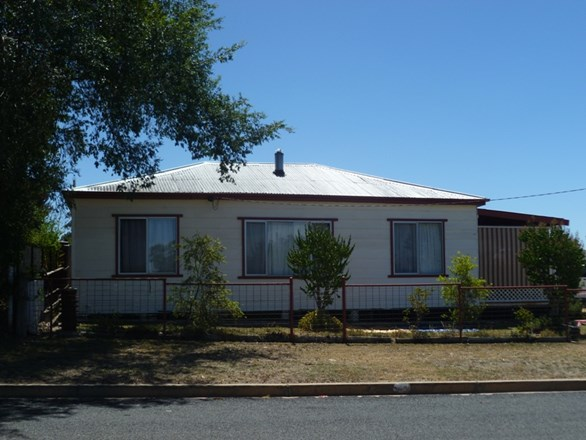 11 Stirling Street, Inverell NSW 2360