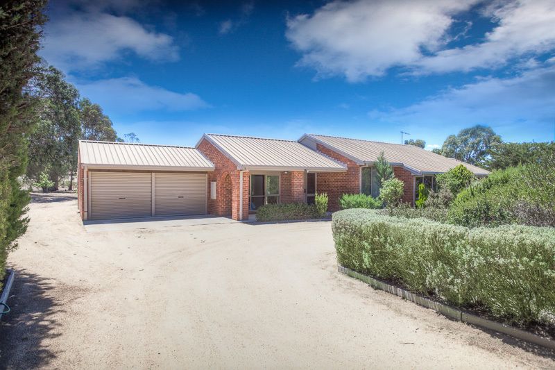 711 Kilmore Road, Riddells Creek VIC 3431, Image 2