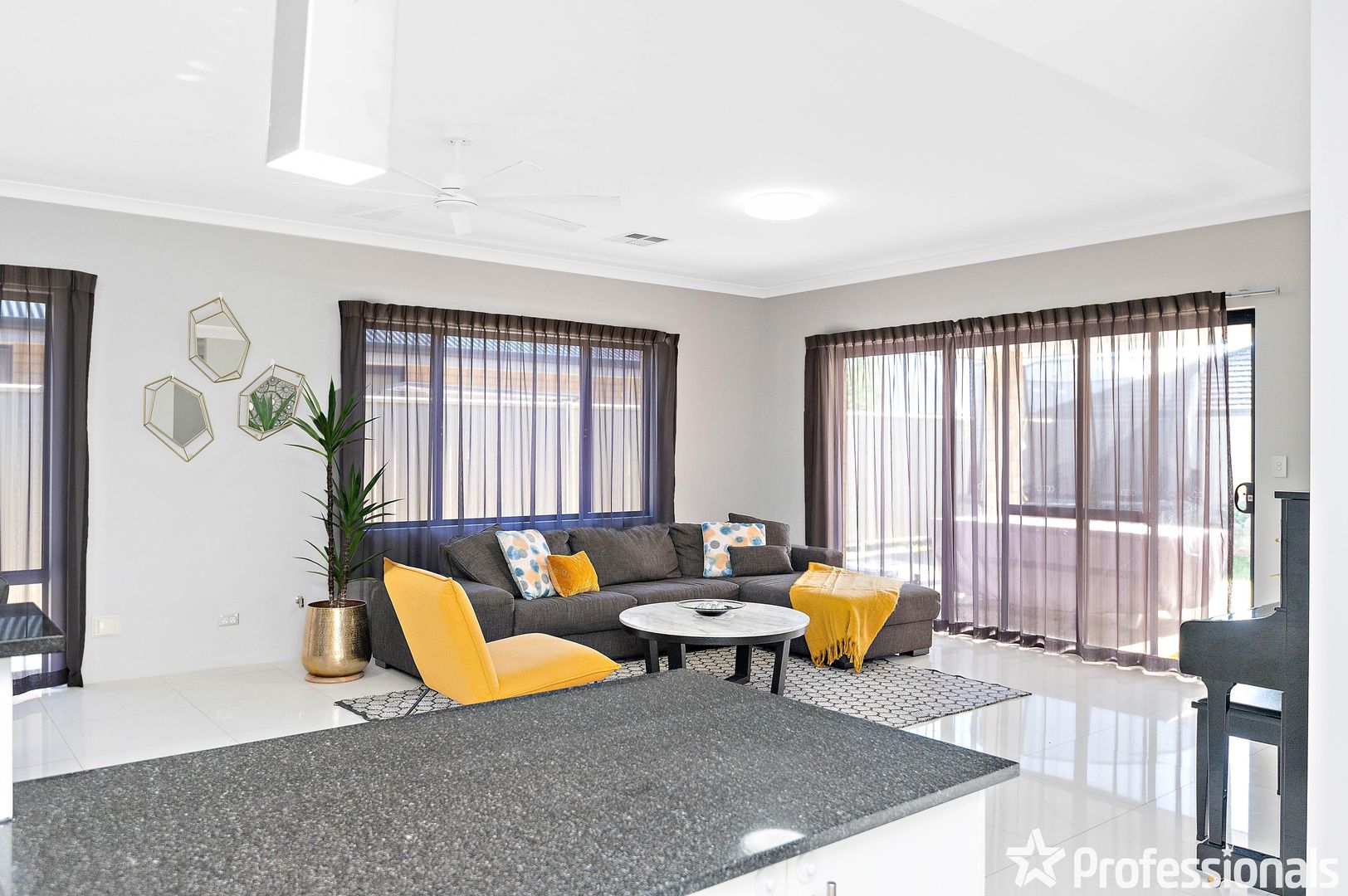 24 Bayonne Corner, Piara Waters WA 6112, Image 1