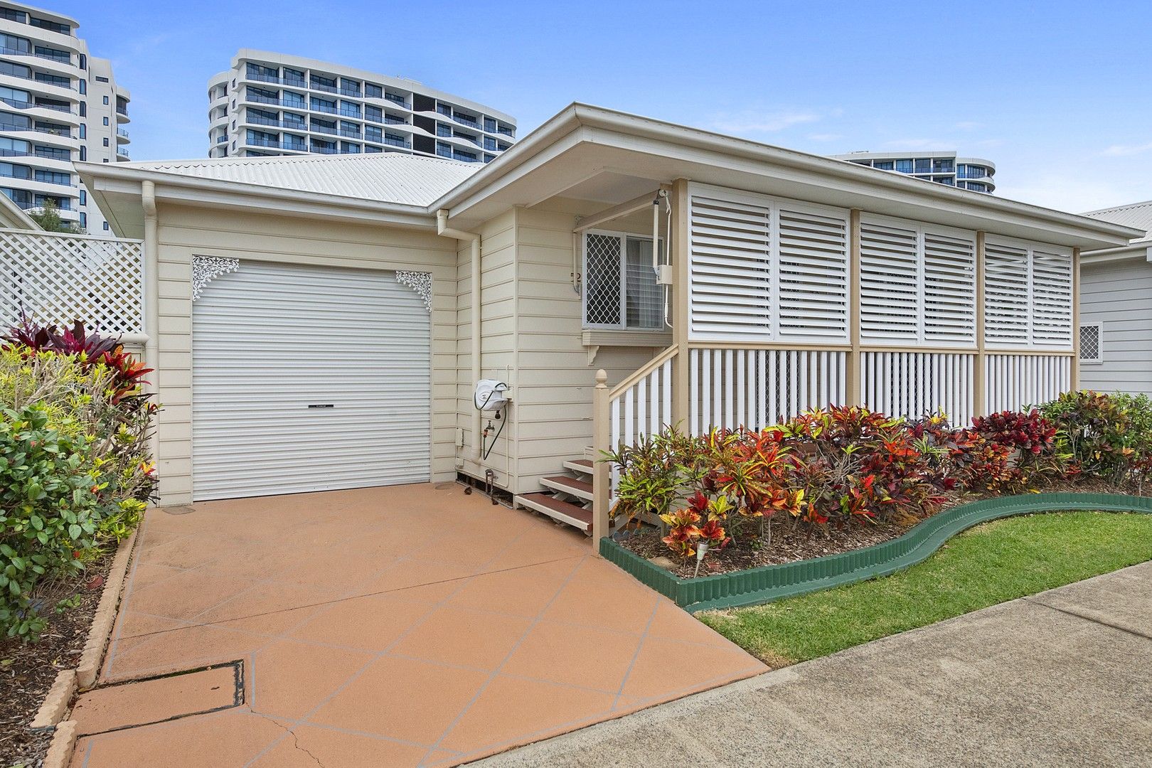 2 bedrooms House in 52/11 Treasure Island Drive BIGGERA WATERS QLD, 4216