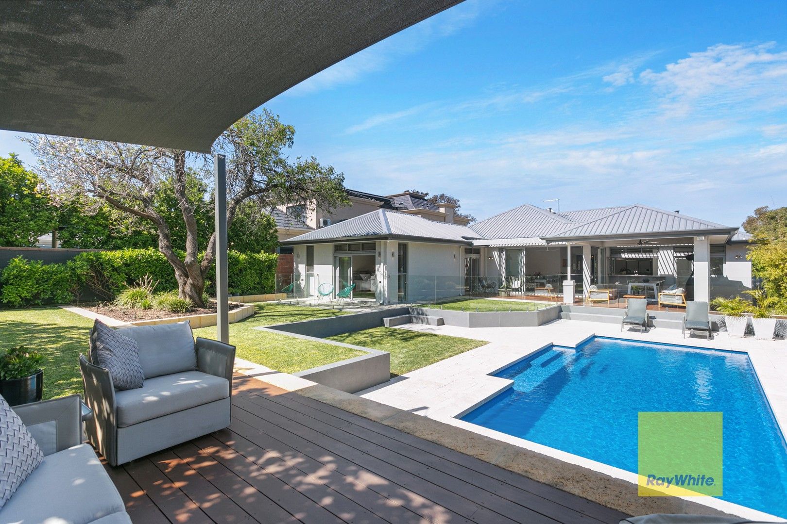 4 bedrooms House in 15 Neville Road DALKEITH WA, 6009