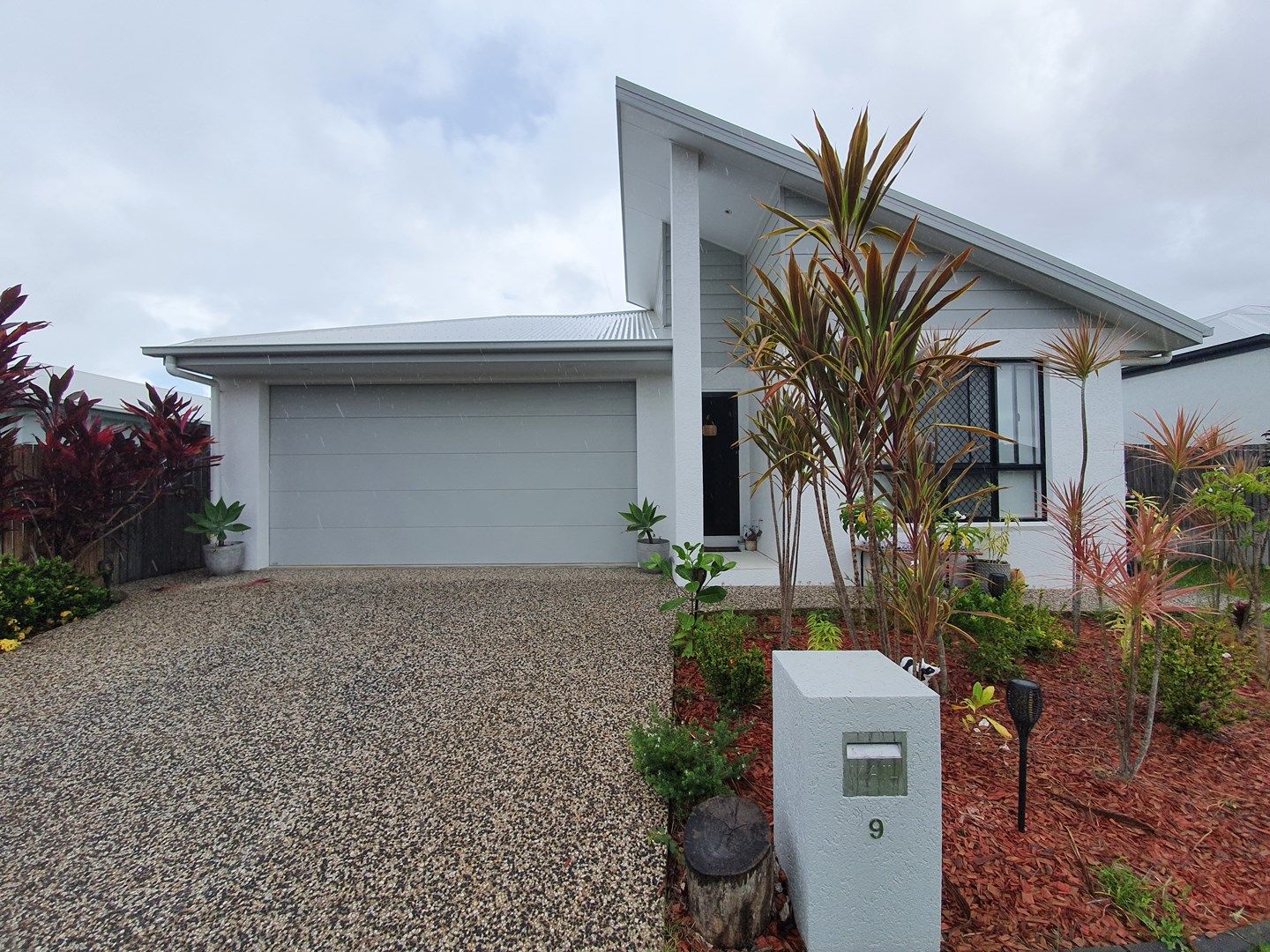 4 bedrooms House in  BOHLE PLAINS QLD, 4817