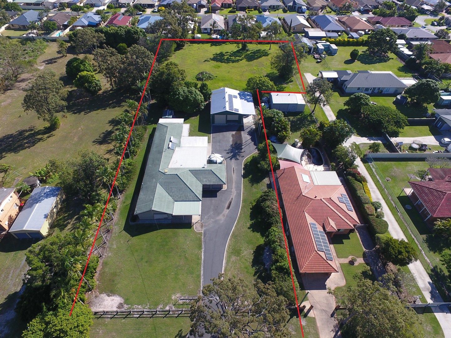 6 bedrooms House in 24 Pelican Parade JACOBS WELL QLD, 4208