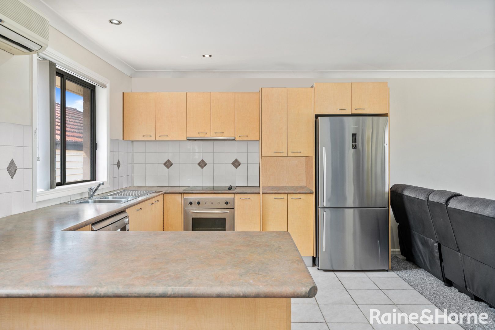 2/2 White Street, East Gosford NSW 2250, Image 2