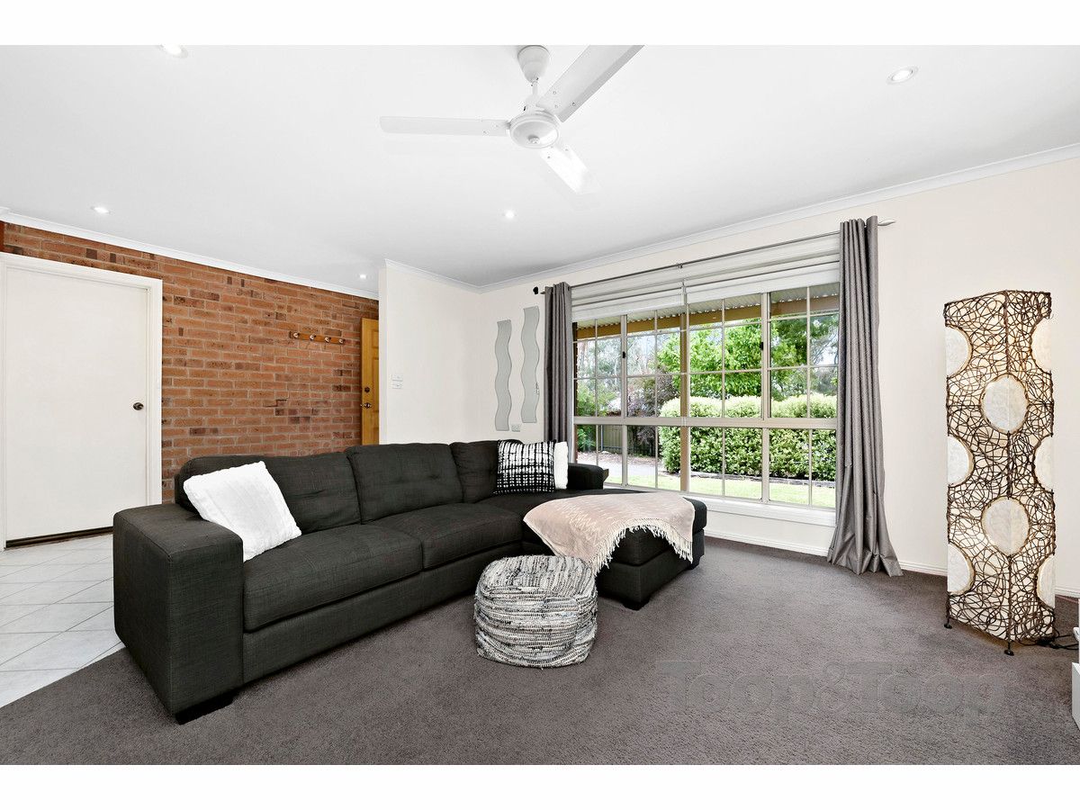 2/10 Pike Street, Oakbank SA 5243, Image 0