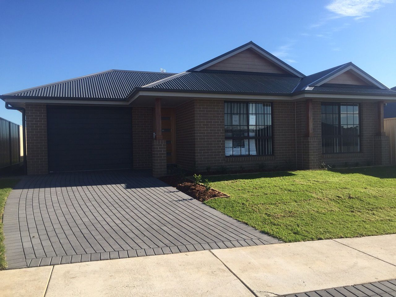 4 bedrooms House in 18 Sapphire Drive RUTHERFORD NSW, 2320
