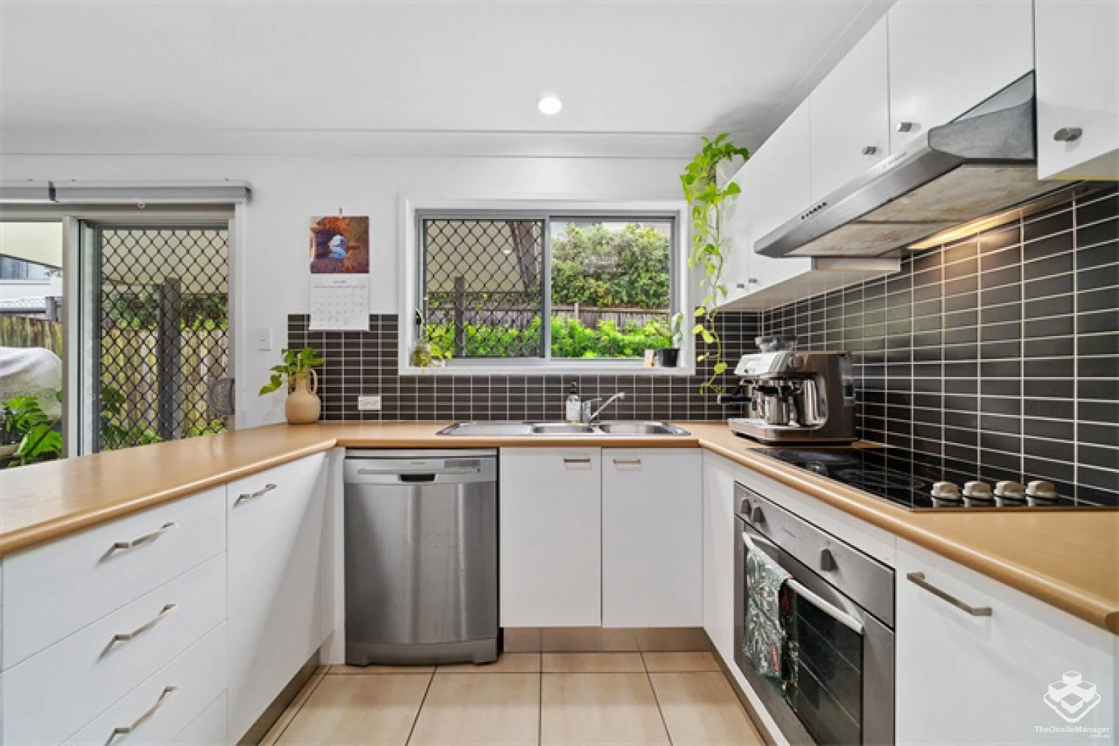 Additional image 5 of ID:21173615/2311 Logan Road, Eight Mile Plains QLD 4113