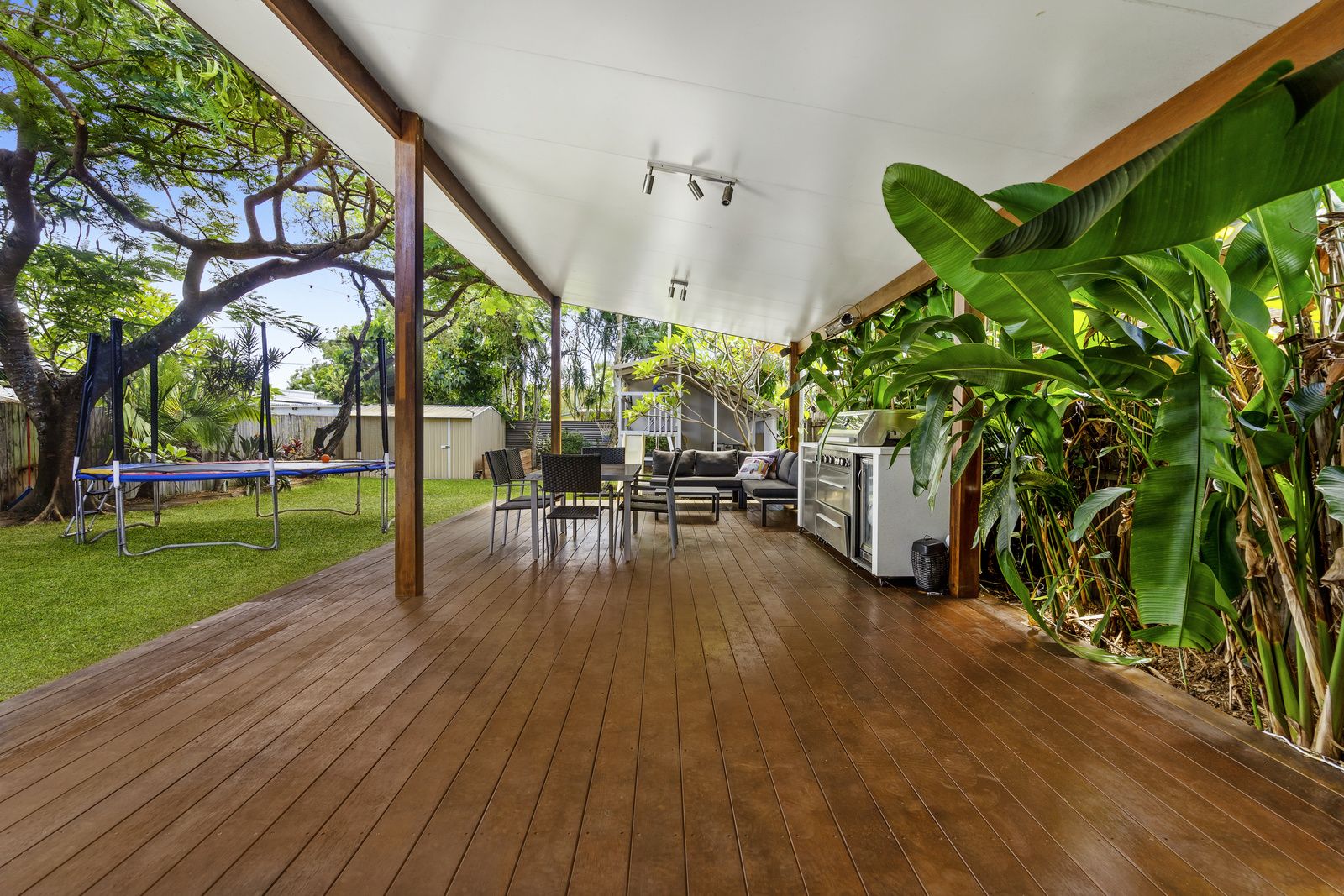 147 Laguna Avenue, Palm Beach QLD 4221, Image 2