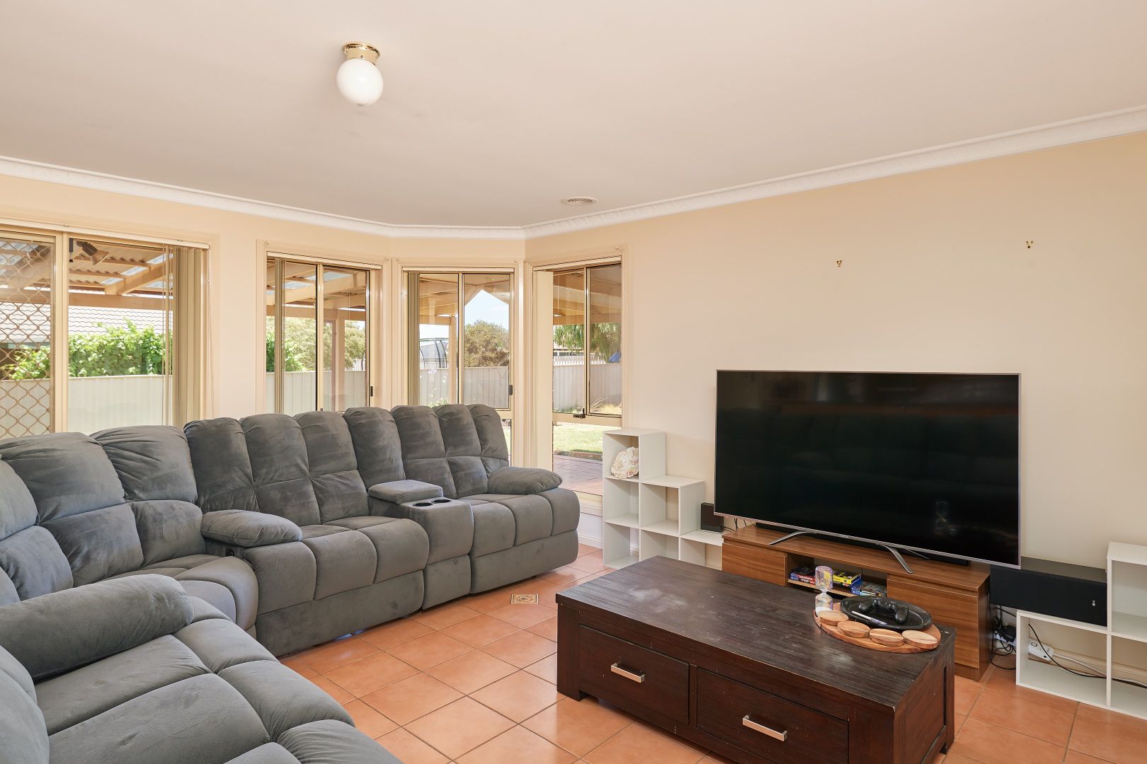 74 Yentoo Drive, Glenfield Park NSW 2650, Image 1