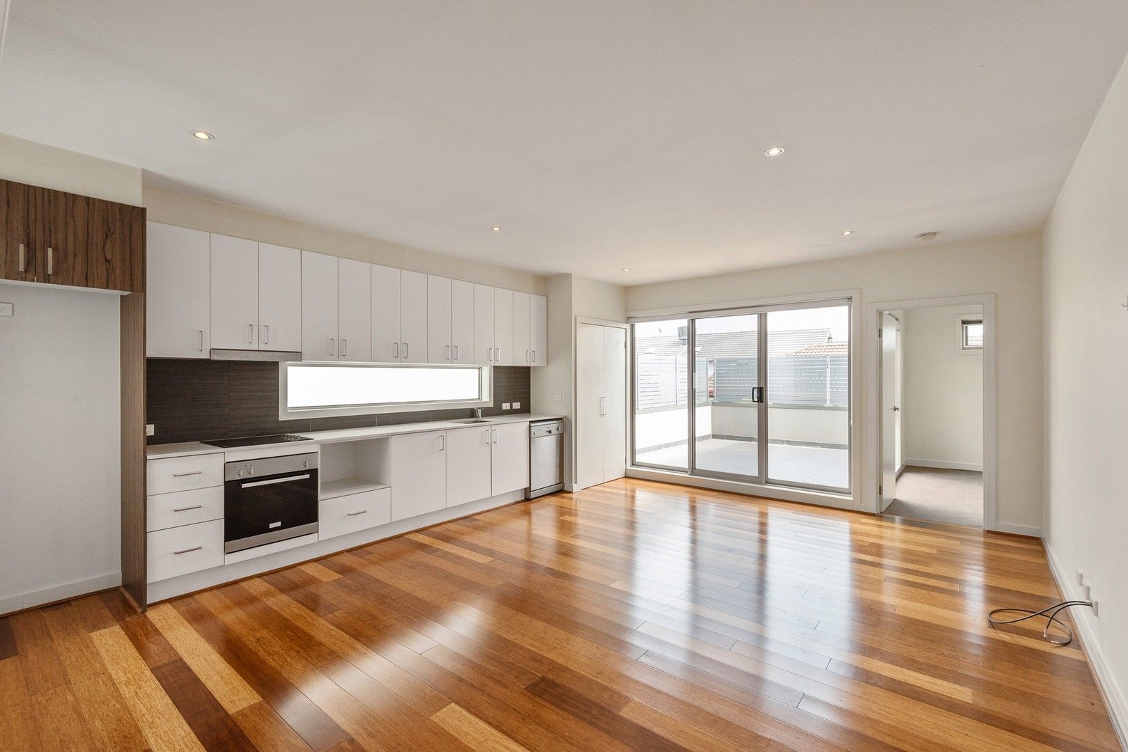 2 bedrooms Apartment / Unit / Flat in 6/216 Station Street EDITHVALE VIC, 3196