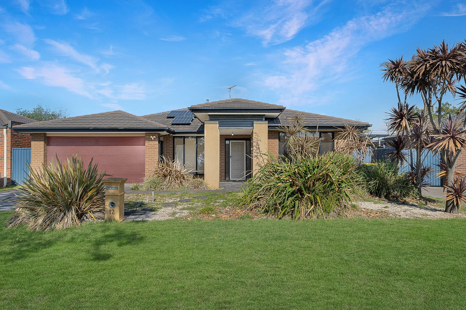 12 Kingsdale Crescent, Pakenham VIC 3810