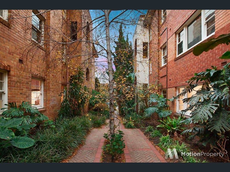 2 bedrooms Apartment / Unit / Flat in 4/34 Barkly Street ST KILDA VIC, 3182