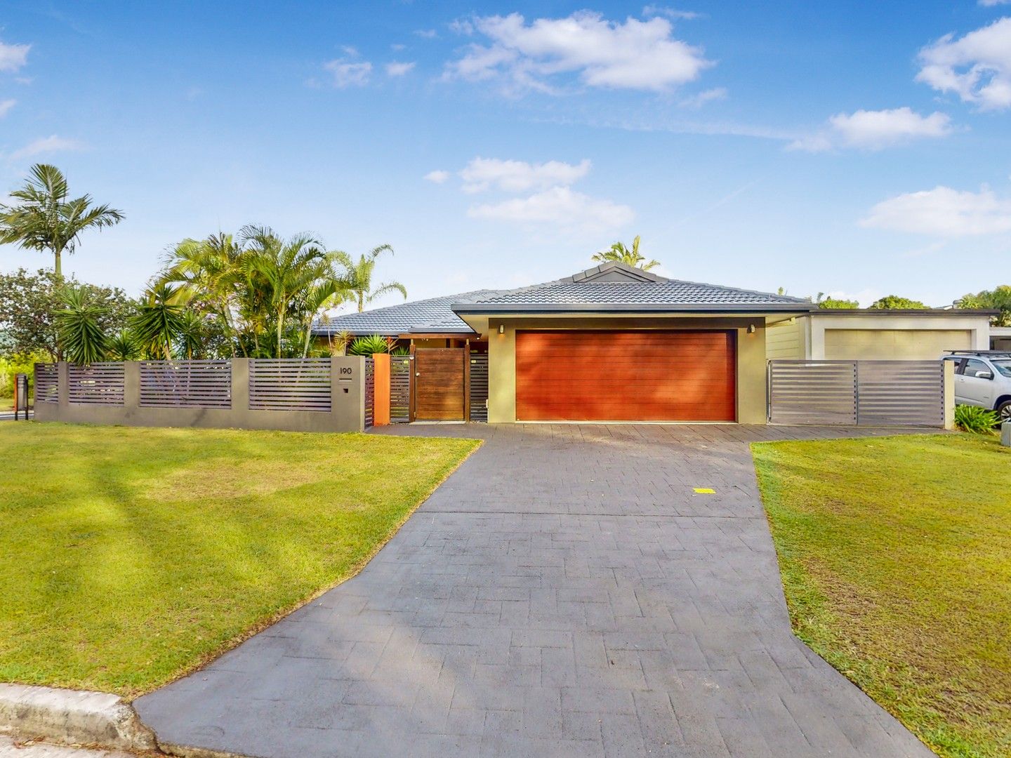 4 bedrooms House in 190 Tallebudgera Drive PALM BEACH QLD, 4221