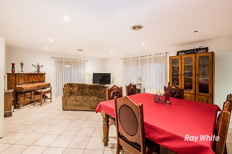 144 Lawless Drive, Cranbourne North VIC 3977, Image 2