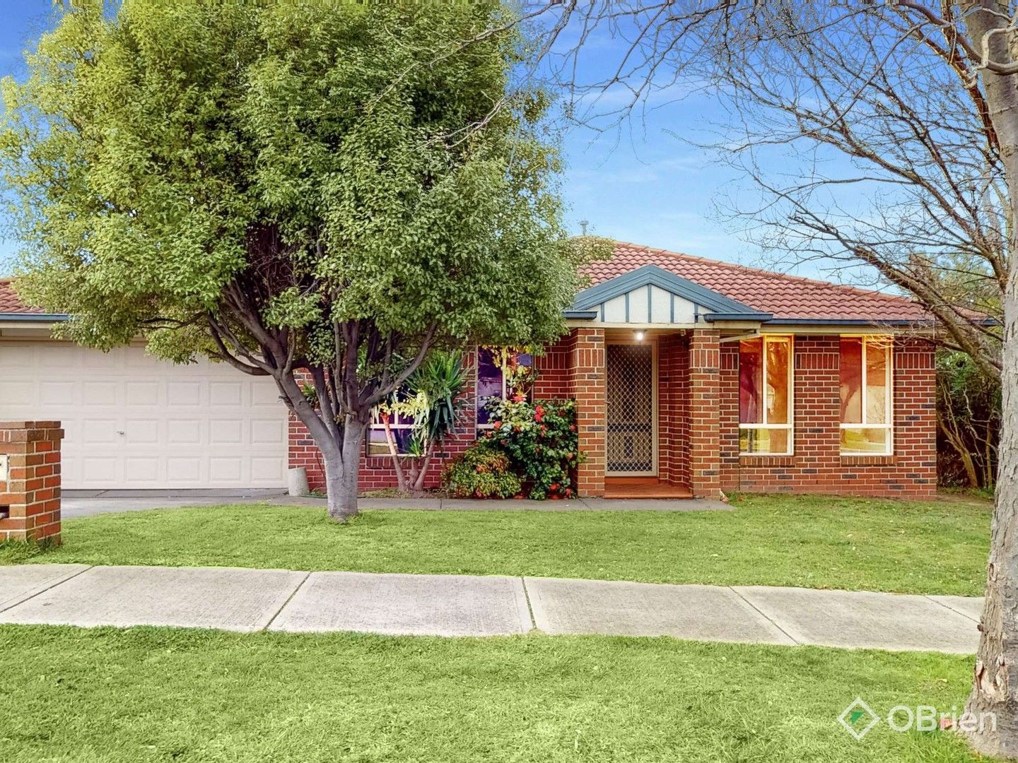 3 bedrooms House in 2 Van Der Haar Avenue BERWICK VIC, 3806