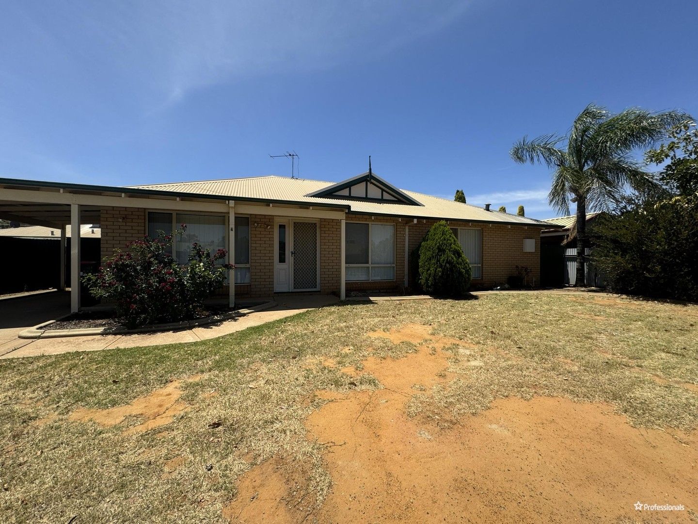 3 bedrooms House in 4 Avon Court SOUTH KALGOORLIE WA, 6430