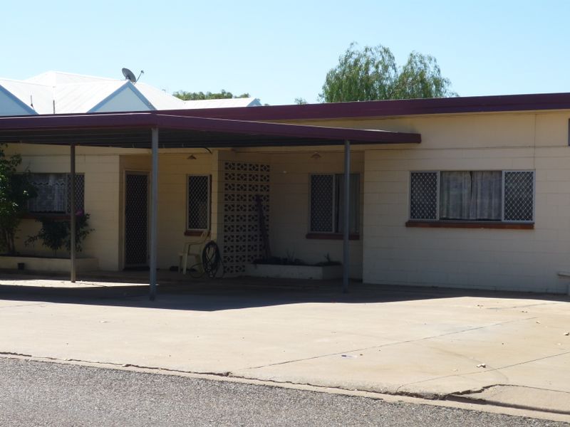 2 bedrooms Apartment / Unit / Flat in 2/79 Miles Street MOUNT ISA QLD, 4825