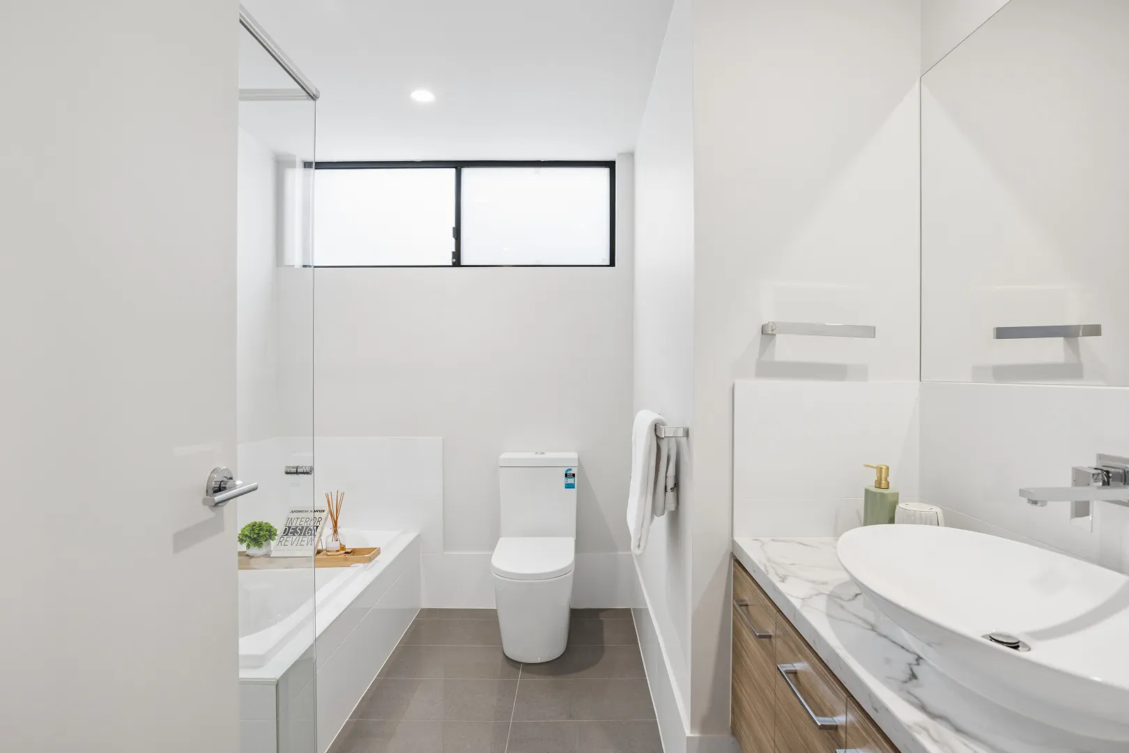 Modern Elegance Meets Ultimate Convenience in the Heart of Campbelltown! - View 4