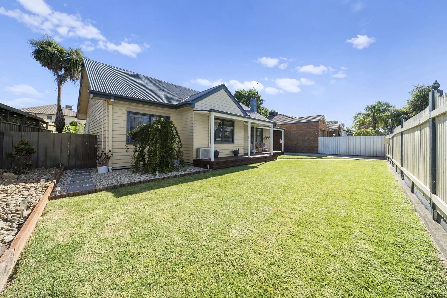 3 bedrooms House in 6 MacIntosh Street SHEPPARTON VIC, 3630
