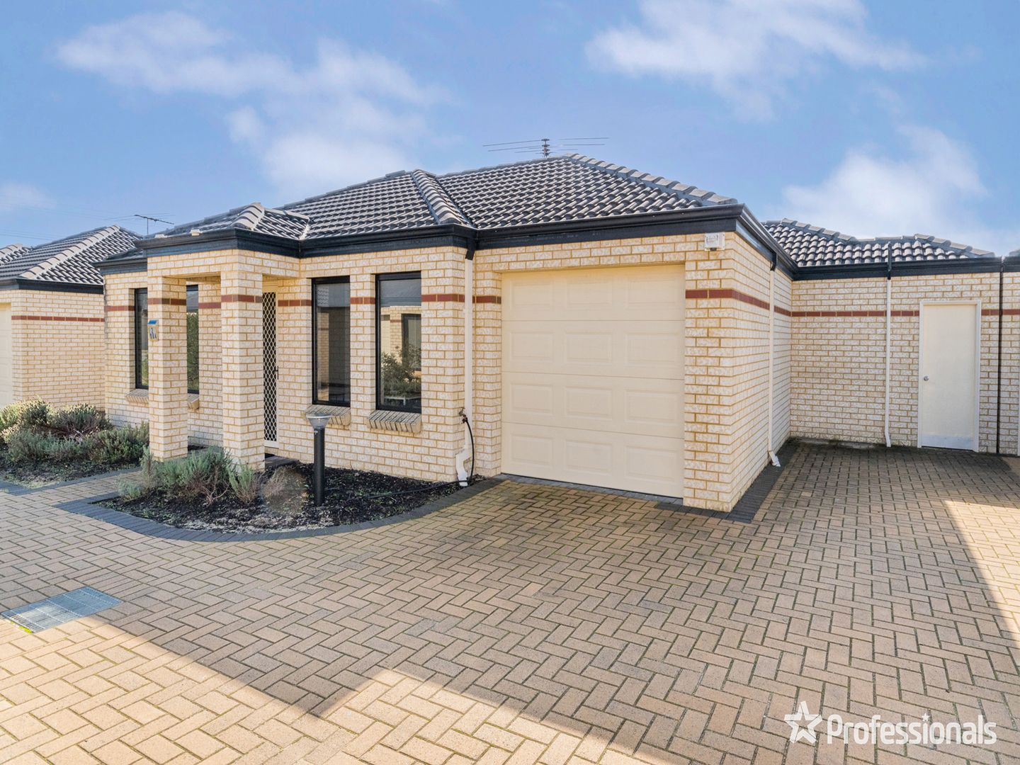 2/104 Westfield Road, Kelmscott WA 6111, Image 1