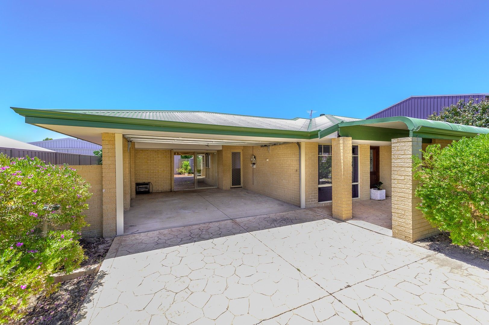 4 bedrooms House in 3 Lochinvar Street MADORA BAY WA, 6210